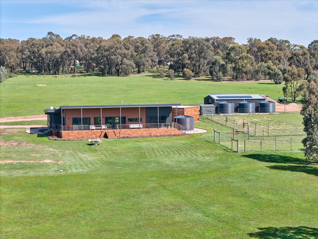 32 Mccarthy Dr, Heathcote, VIC 3523