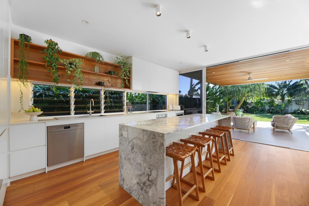 33 Dawn Pde, Miami, QLD 4220