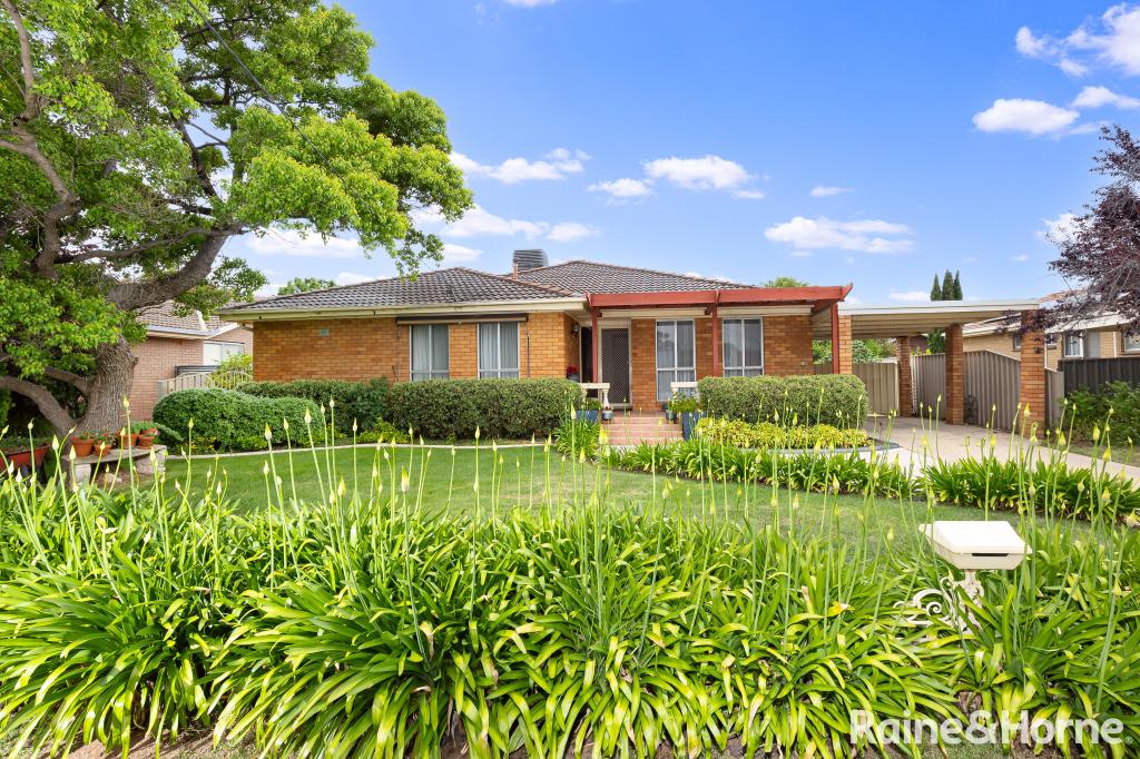 7 Geneva Cres, Lake Albert, NSW 2650