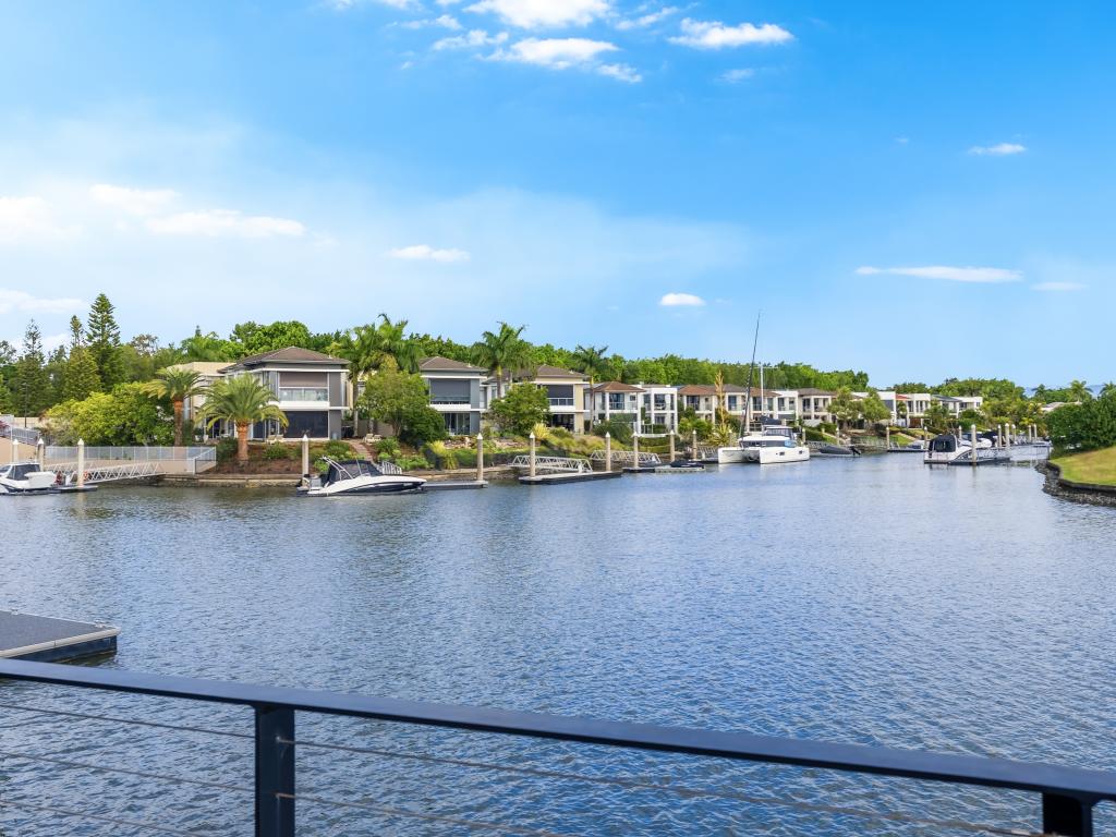 5107 Point Dr, Hope Island, QLD 4212