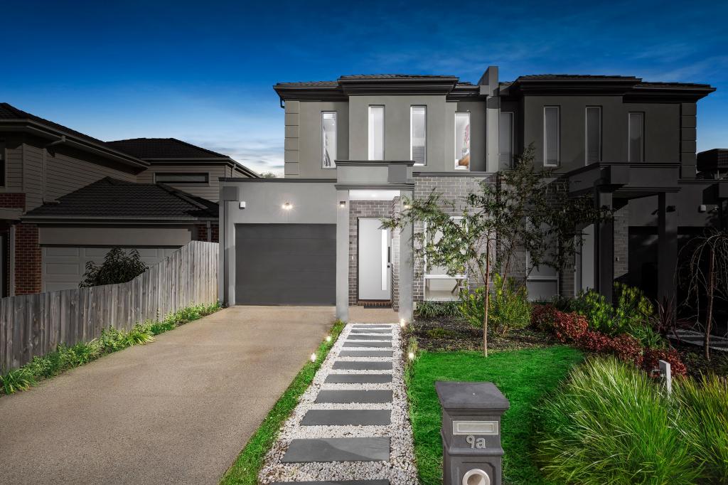 9A LUDWELL CRES, BENTLEIGH EAST, VIC 3165