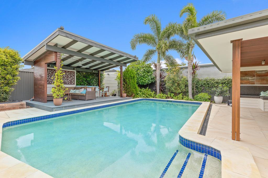 16 Aruma Ave, Burleigh Waters, QLD 4220