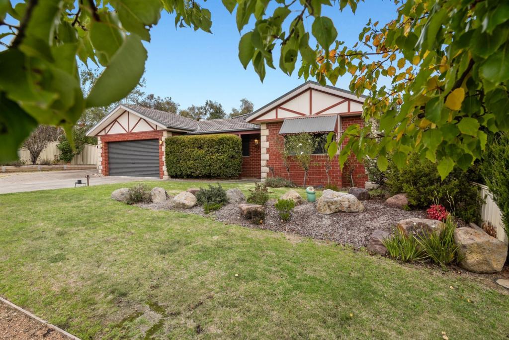 27 Golden Elm Ct, Kilmore, VIC 3764