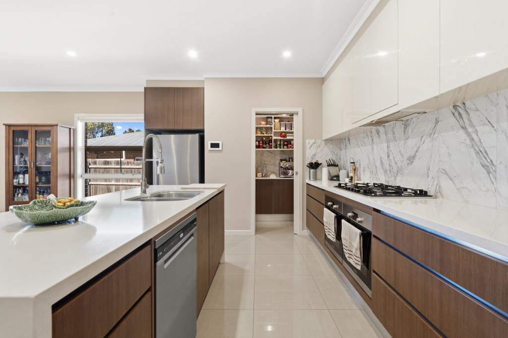 77 Albatross Cres, Harrison, ACT 2914