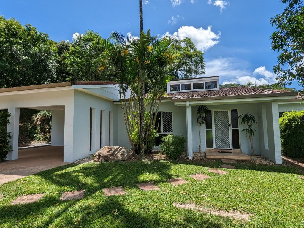 4 Fay Cl, Brinsmead, QLD 4870