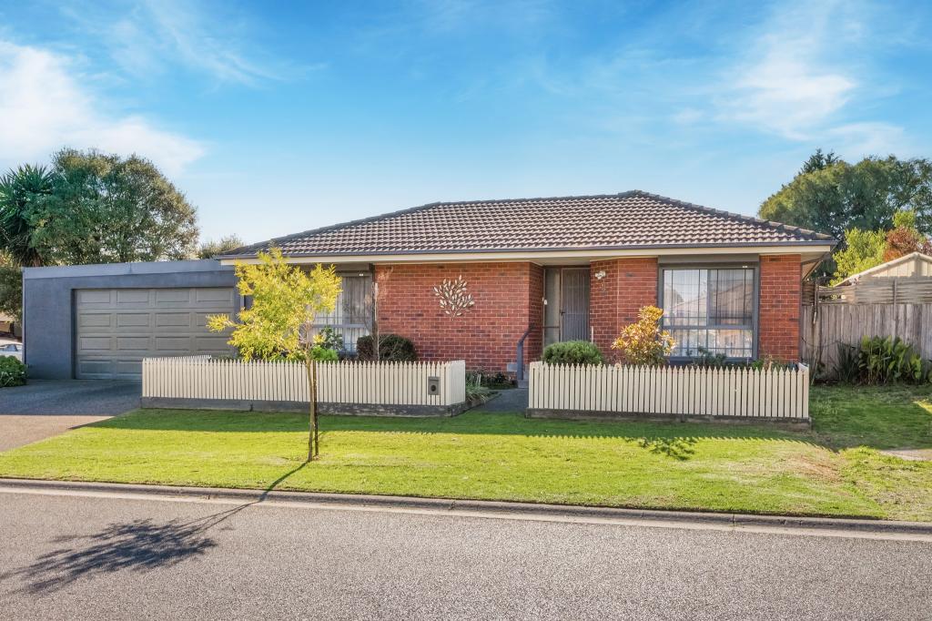 11 Denham Cres, Cranbourne North, VIC 3977