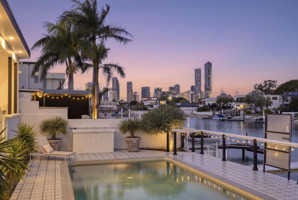 6 Grant Pl, Broadbeach Waters, QLD 4218