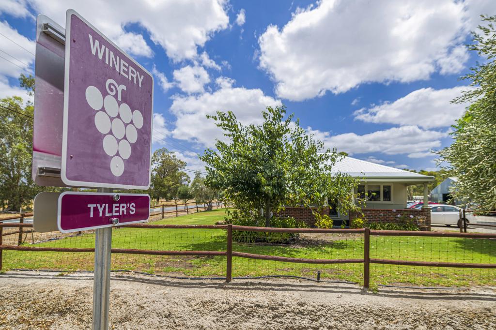 301 Padbury Ave, Millendon, WA 6056