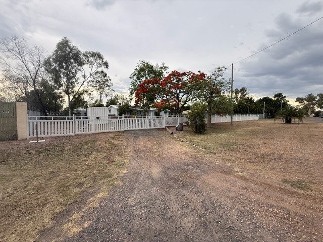 19 Crendon St, Emerald, QLD 4720