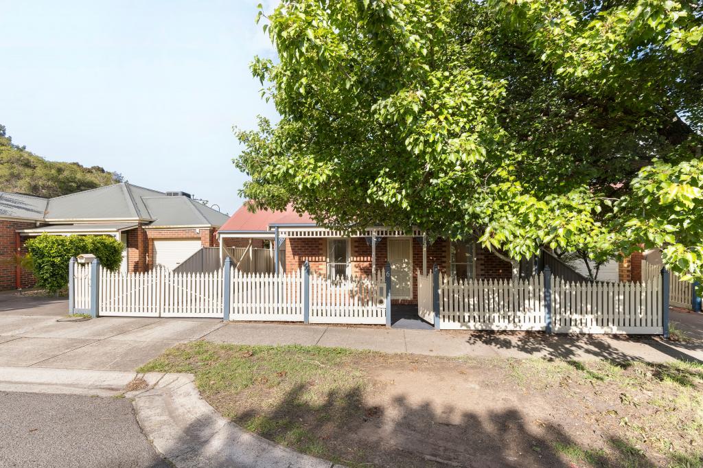 6 LARKWOOD LANE, CRAIGIEBURN, VIC 3064