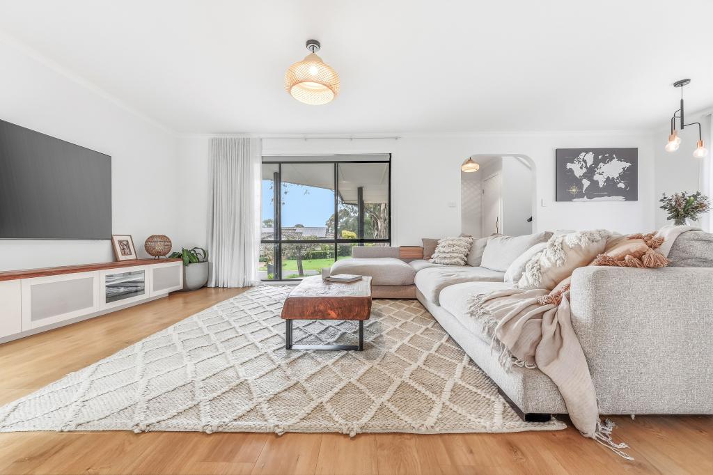 38 Azarow Cct, Croydon South, VIC 3136