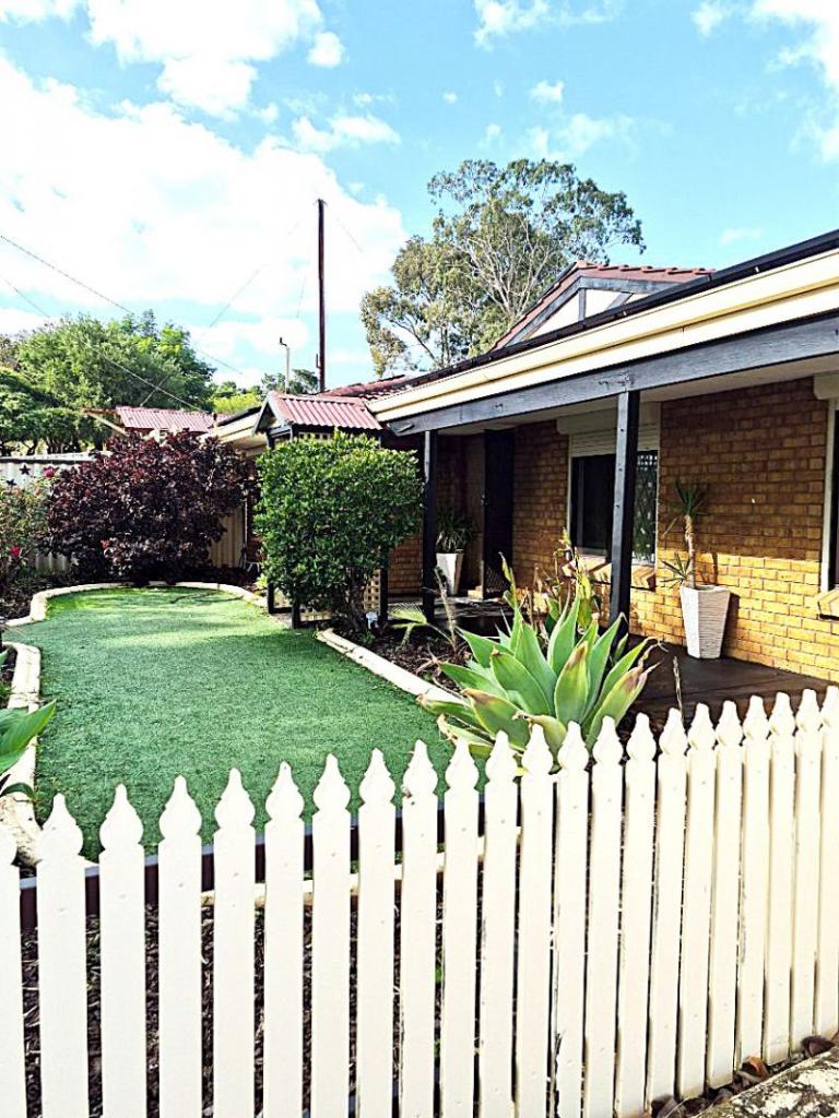 44 Challenger Ave, Parmelia, WA 6167