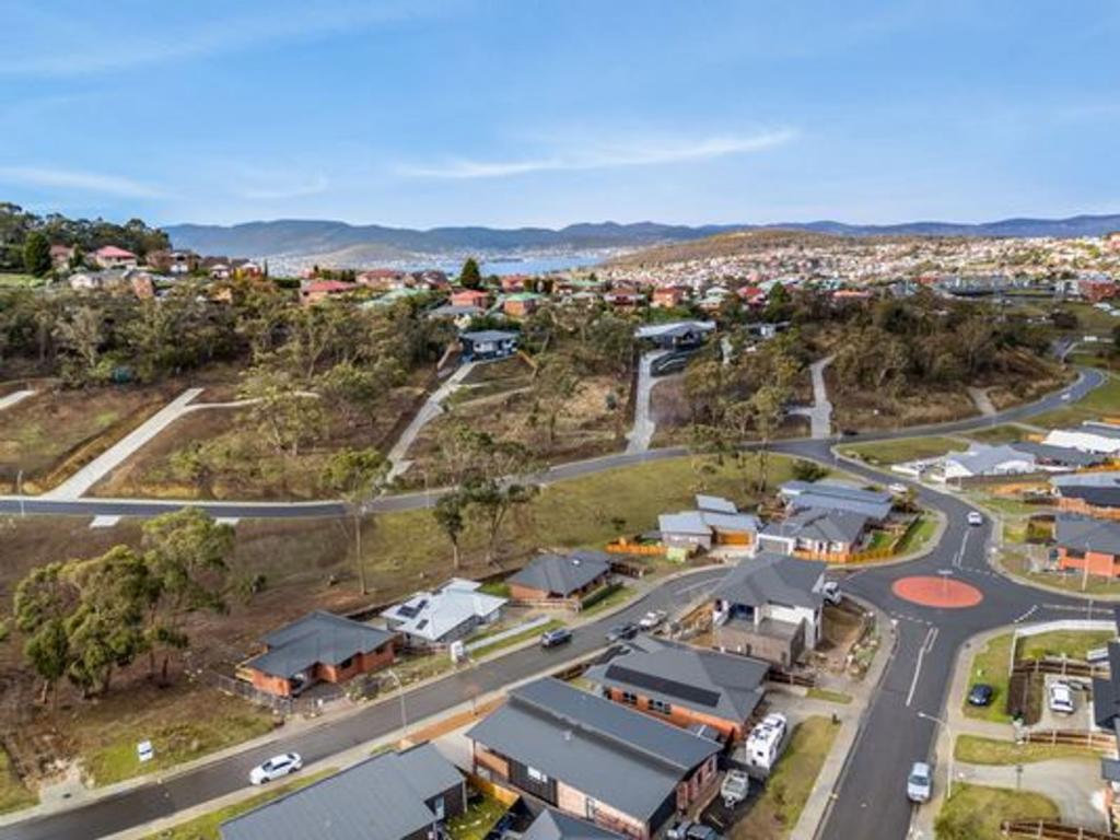 16 Kiewa Rise, Lenah Valley, TAS 7008