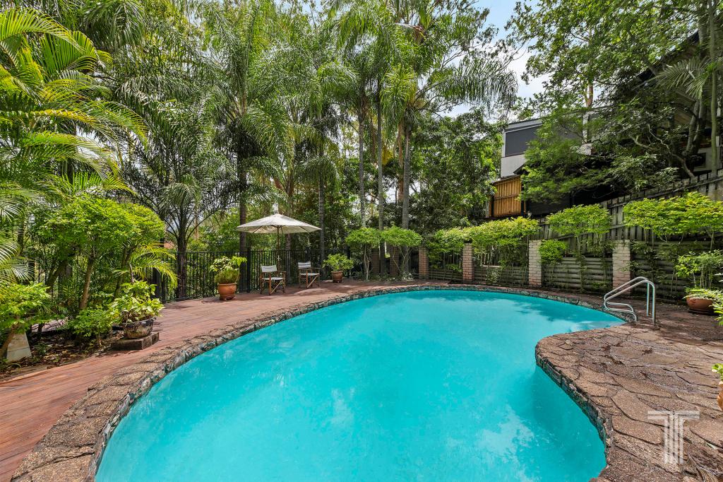 10 Baloo St, Holland Park West, QLD 4121