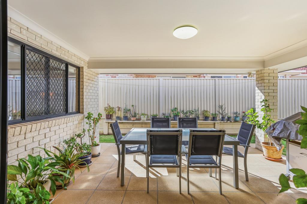 88 School Rd, Wynnum West, QLD 4178