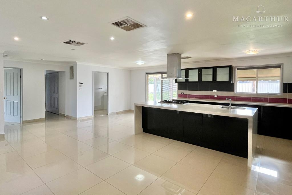 12 Kobi Pl, Glenfield Park, NSW 2650