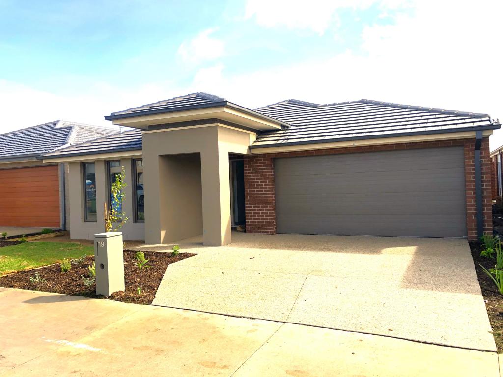 19 HEYBRIDGE ST, CLYDE, VIC 3978