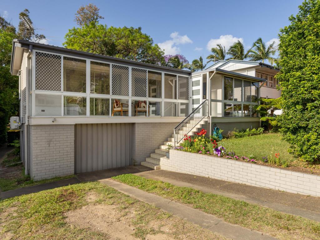 81 Ringrose St, Stafford Heights, QLD 4053