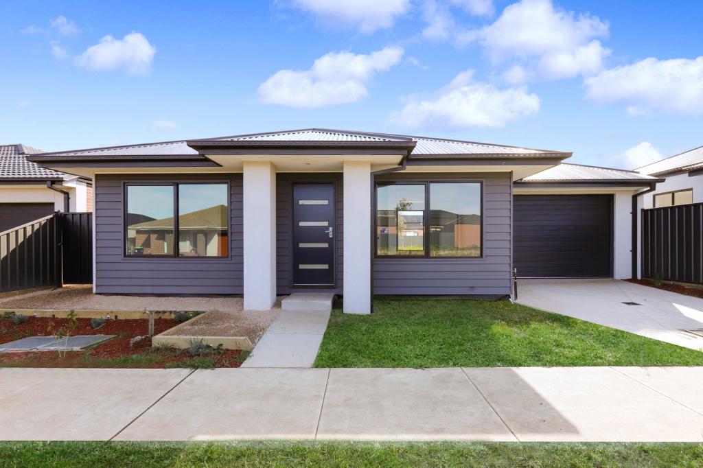 2 Ballad St, Strathtulloh, VIC 3338