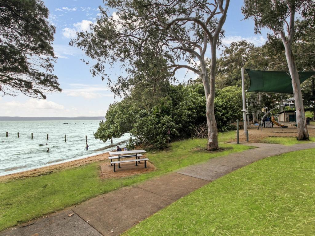 80-82 Coondooroopa Dr, Macleay Island, QLD 4184