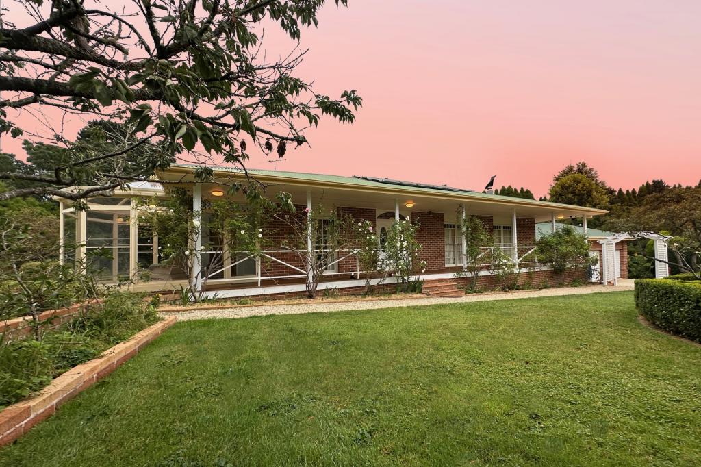 170 Blaxland Rd, Wentworth Falls, NSW 2782