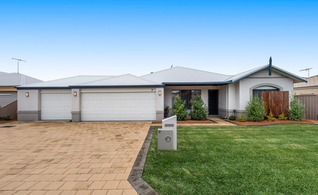 17 Wuraling Pass, Wannanup, WA 6210