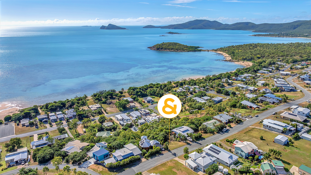 5 BLACKCURRANT DR, HIDEAWAY BAY, QLD 4800