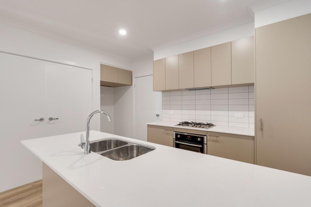 33 Coronation Walk, Kalkallo, VIC 3064
