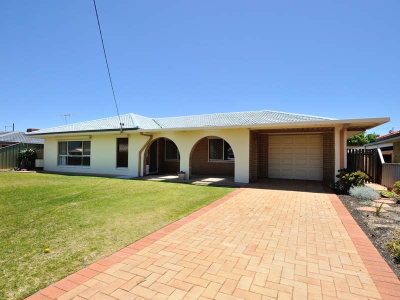 10 Laguna St, Safety Bay, WA 6169