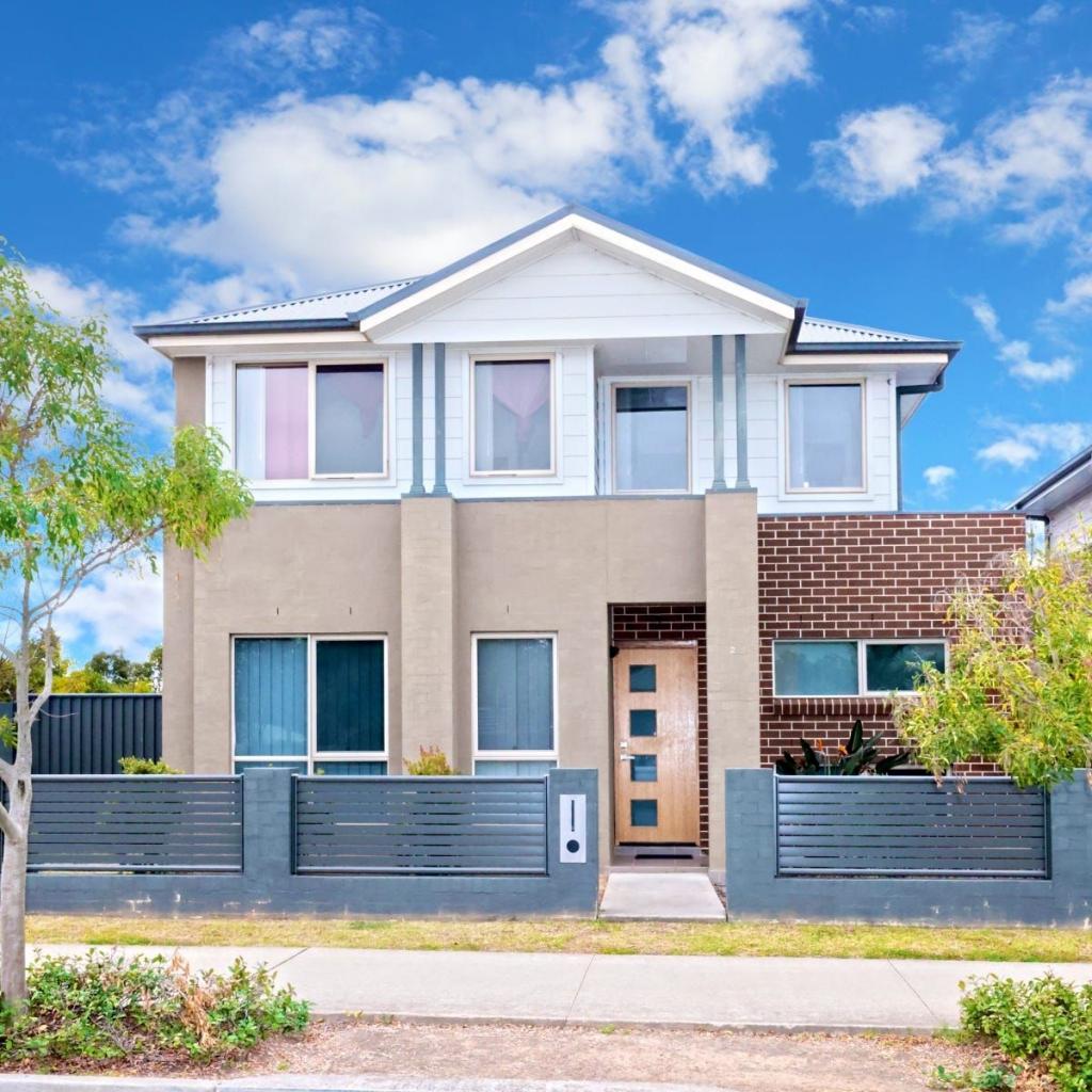 2 Lakeside Pde, Jordan Springs, NSW 2747