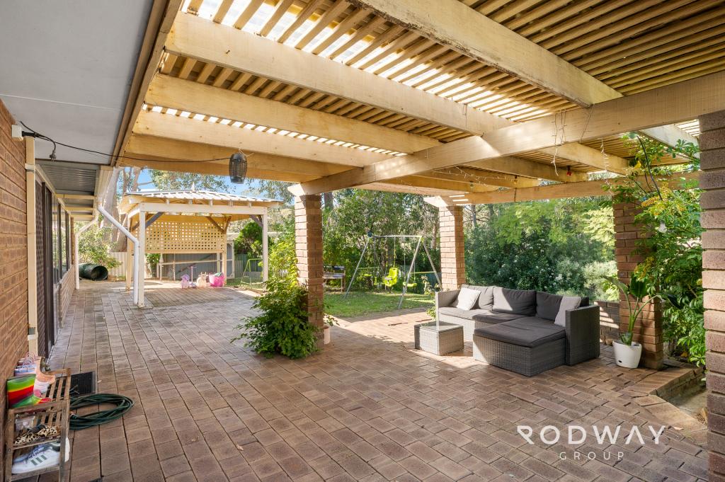 4 Barranduna Dr, Mount Nasura, WA 6112