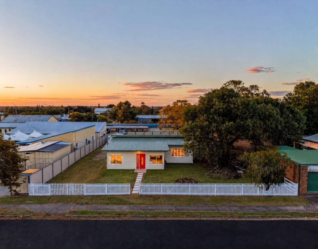 3 Crinum St, Capella, QLD 4723