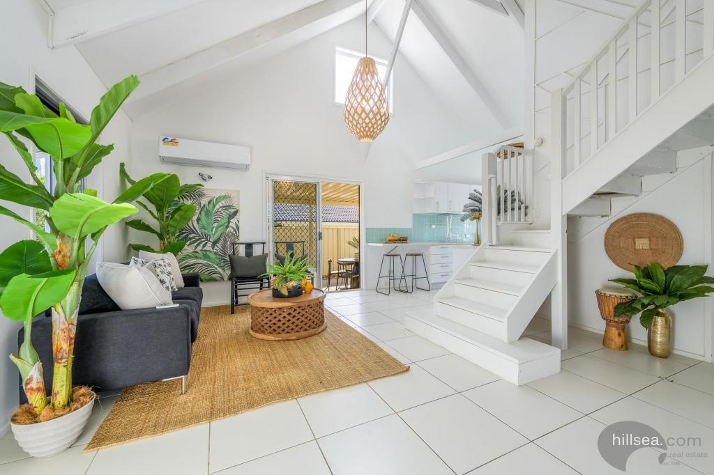 2/11 Beitz Ave, Labrador, QLD 4215