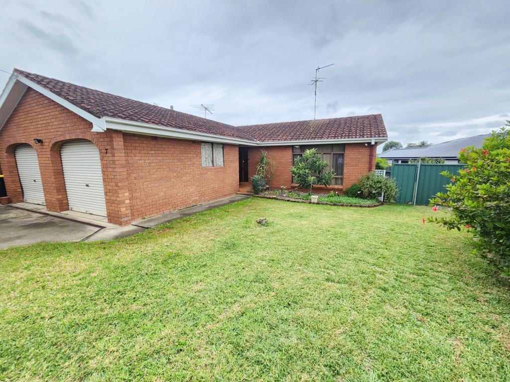 7 Charlotte Cl, Lurnea, NSW 2170