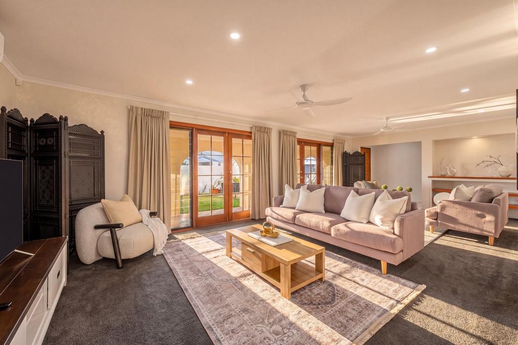 330 Monaco St, Broadbeach Waters, QLD 4218