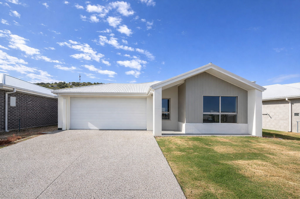 64 Barcoo Dr, Plainland, QLD 4341