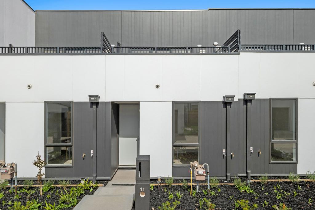 11 TUCANA LANE, WOLLERT, VIC 3750