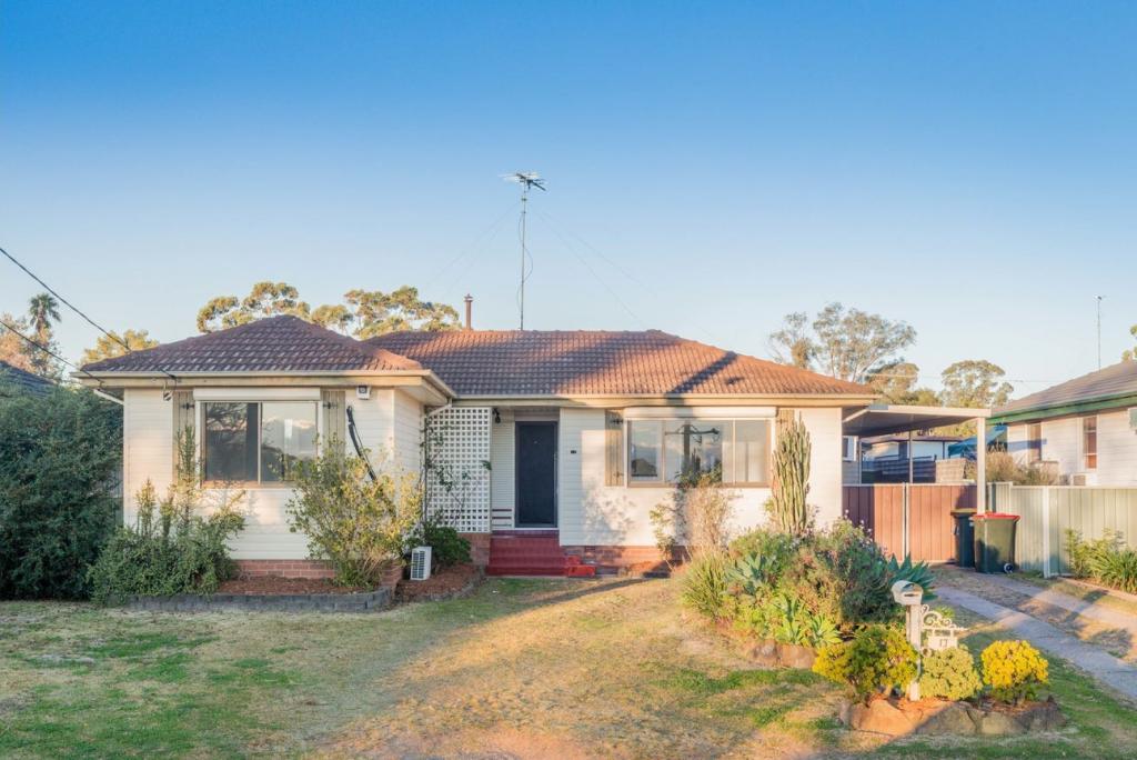 17 Finisterre Ave, Whalan, NSW 2770