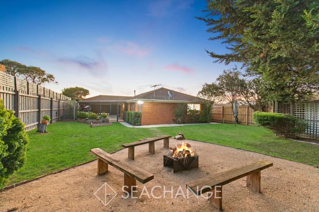 8 Hamilton Pl, Mornington, VIC 3931