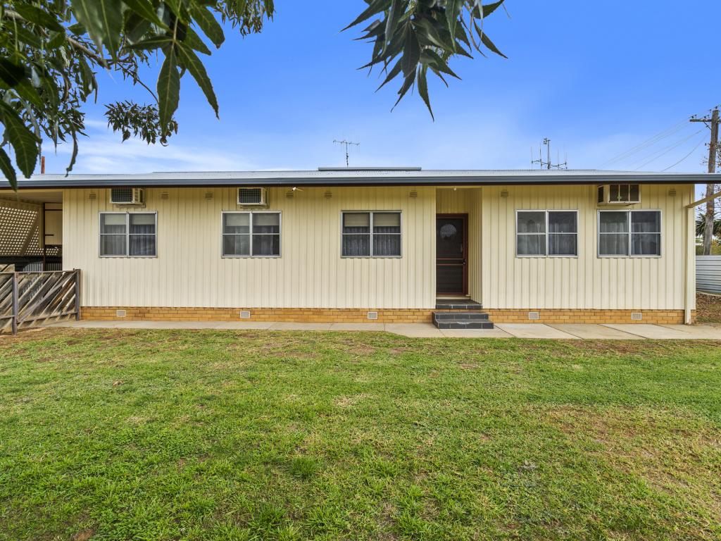 32 Scoullar St, Finley, NSW 2713