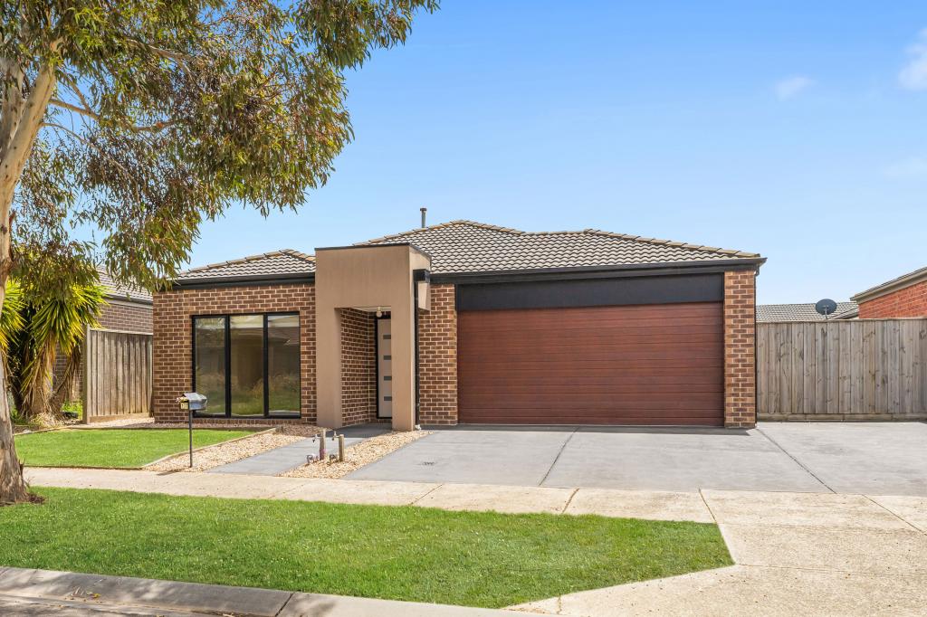 17 MILLBROOK TCE, WALLAN, VIC 3756