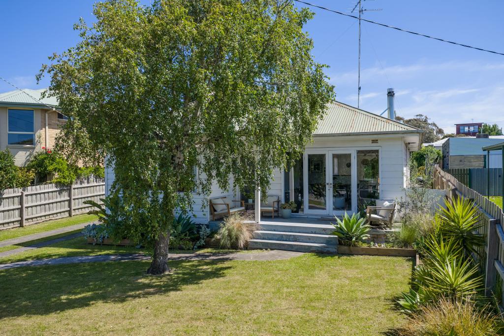 15 BRUCE ST, INVERLOCH, VIC 3996