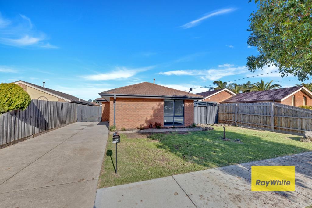 17 PETRE AVE, ALTONA MEADOWS, VIC 3028