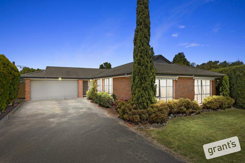 15 DEBANNE CT, NARRE WARREN, VIC 3805