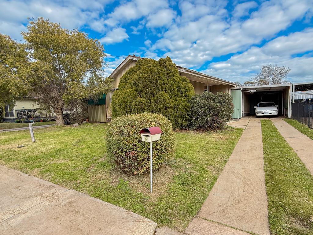 8 DOMAILLE CRES, SWAN HILL, VIC 3585