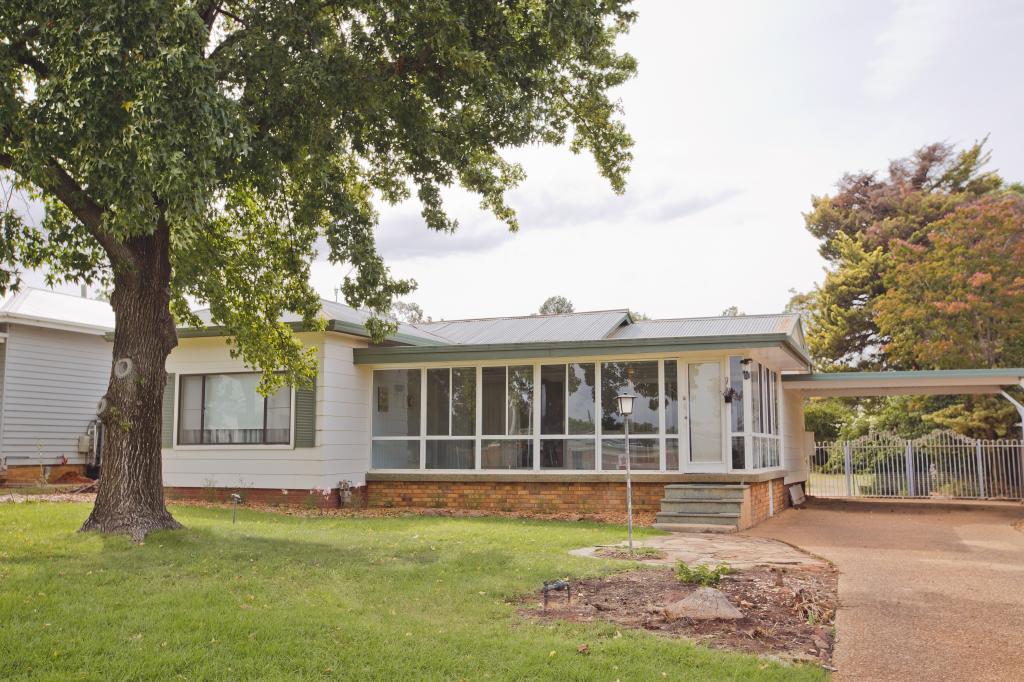 13 Boonah St, Griffith, NSW 2680