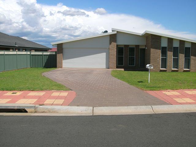 18 Lansdowne Dr, Dubbo, NSW 2830