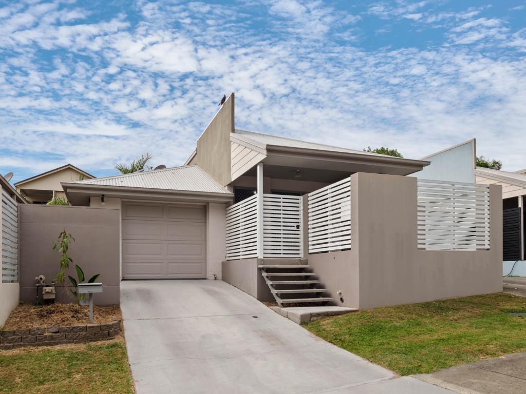 8 Shearwater Tce, Springfield Lakes, QLD 4300