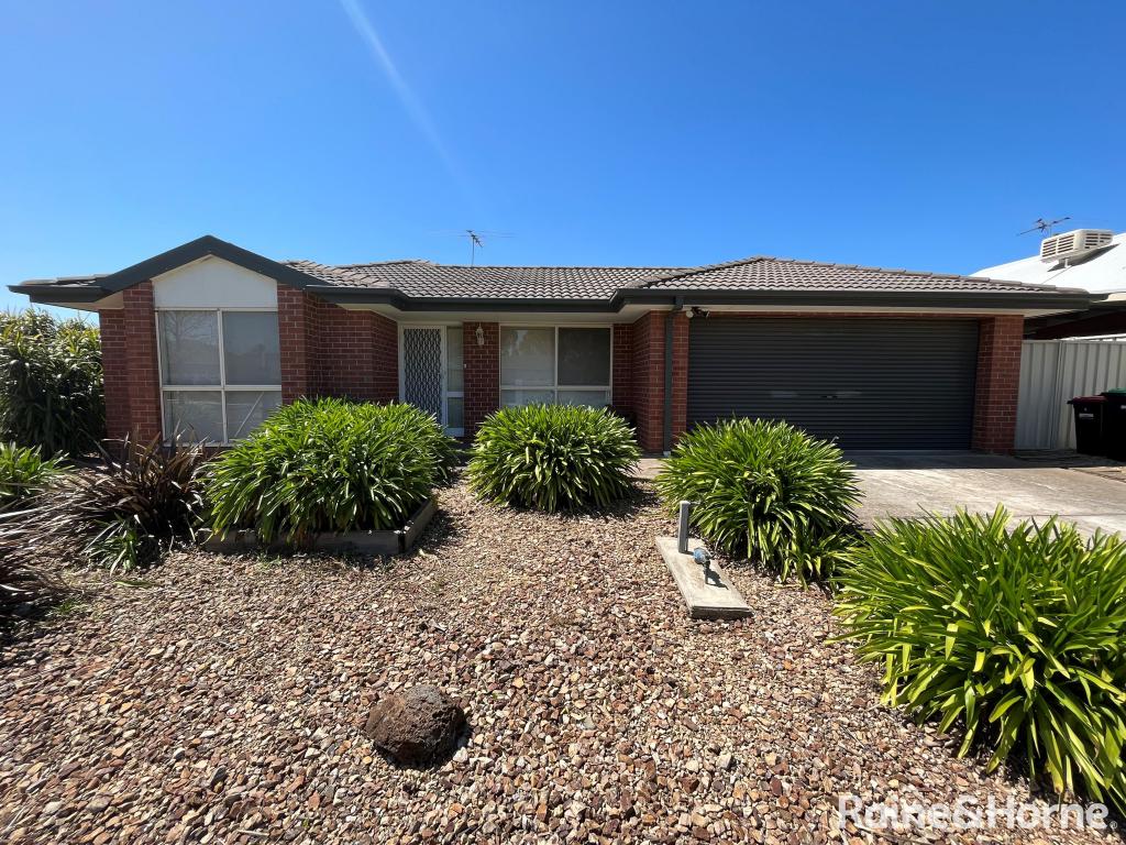 6 Nullarbor Pl, Caroline Springs, VIC 3023