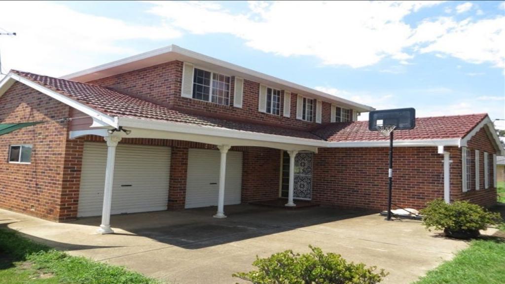 36 SALISBURY AVE, KEMPS CREEK, NSW 2178